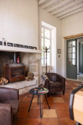 Le salon et ses fauteuils club pour les temps informels du séminaire