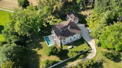 La Métairie Castelculier vue du ciel, maison avec piscine à la campagne près d'Agen