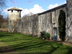 Remparts de la bastide de Vianne. Photo Jibi44, Wikimedia Commons, CC BY-SA 3.0
